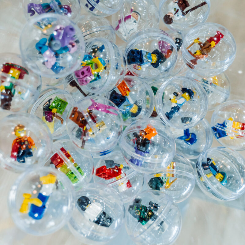 Bricks & Minifigs